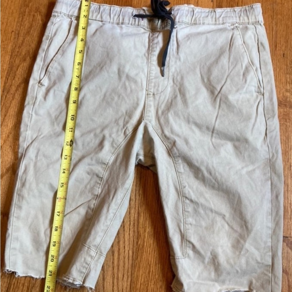 Bulldog drawstring shorts. - Picture 5 of 6